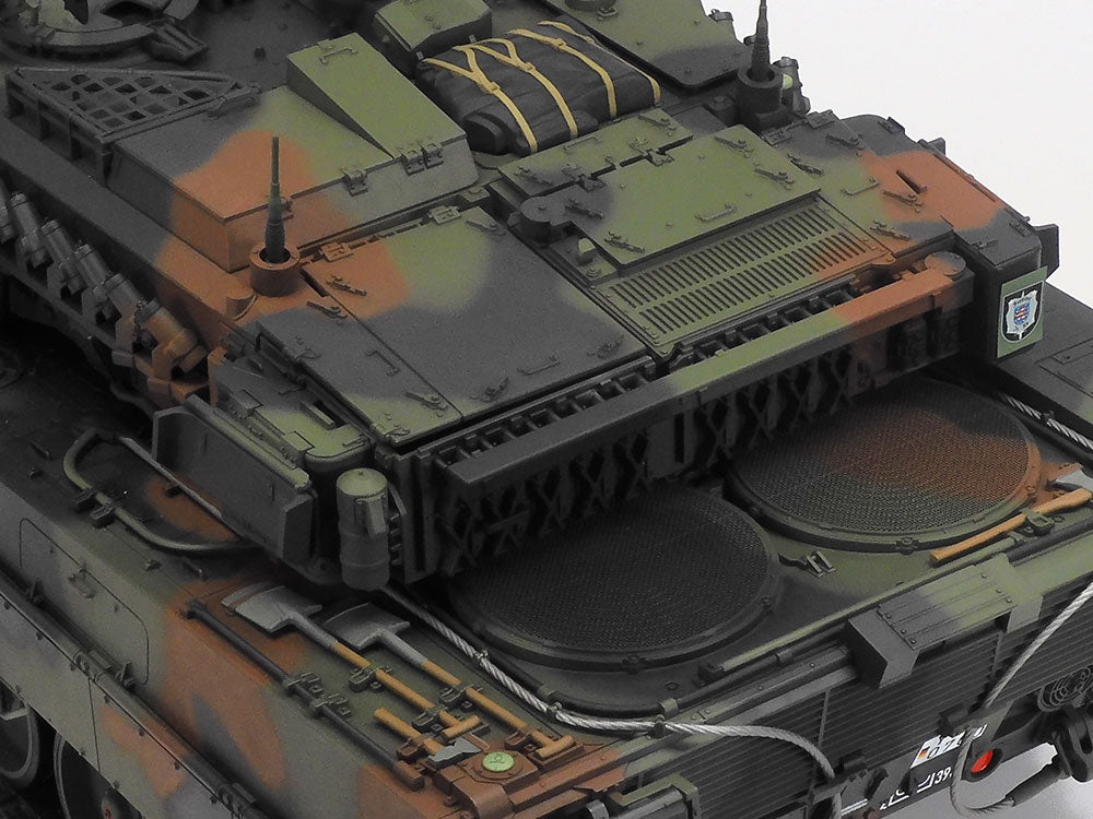 Tamiya 1/16 R/C German Main Battle Tank Leopard 2 A7V Full-Option Kit 56047