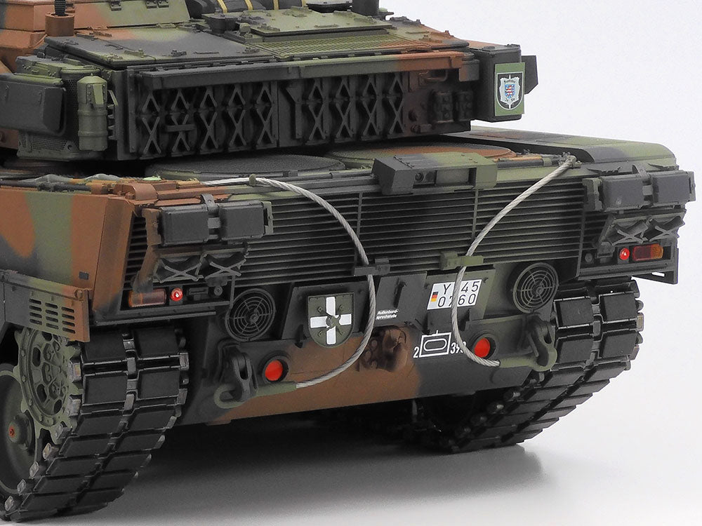 Tamiya 1/16 R/C German Main Battle Tank Leopard 2 A7V Full-Option Kit 56047