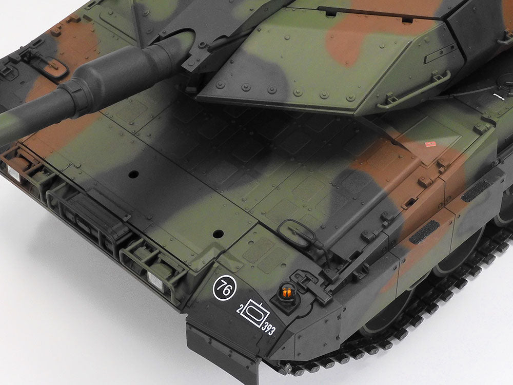 Tamiya 1/16 R/C German Main Battle Tank Leopard 2 A7V Full-Option Kit 56047